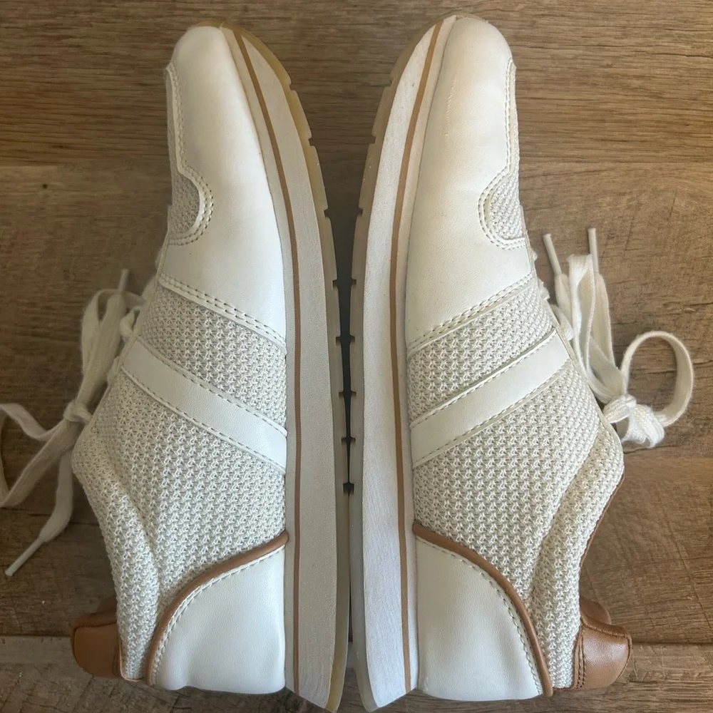 Banana Republic Factory White faux Leather Walking Sneakers Sz 7.5 Comfort‎